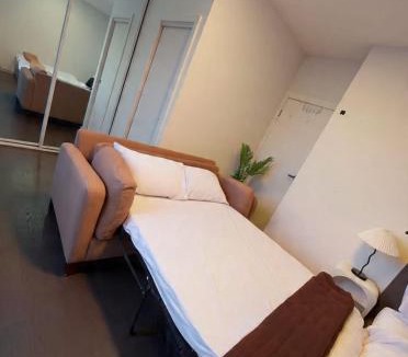 Molonglo Valley House | Room for four Bright relaxing Guest suite