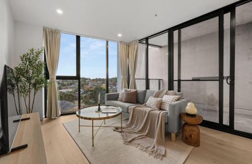 Phillip Apartment | Stylish 1-Bedroom Gem a 6-Minute Walk to Westfield with Parking