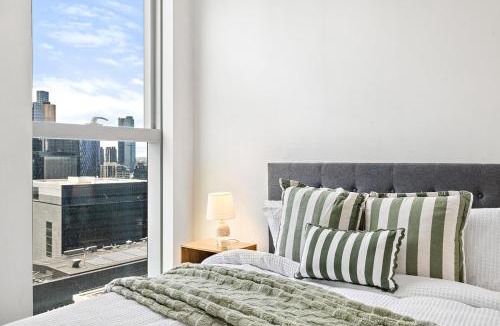 Docklands Apartment | Modern Docklands 2B1B APT - City View , Pool, Gym, Free Parking