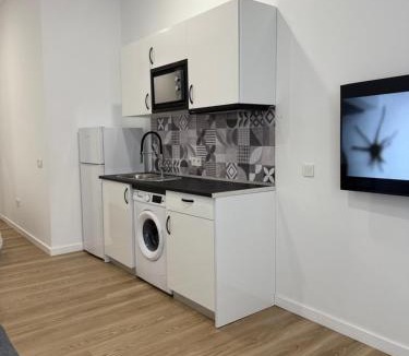 Los Tilos Apartment | APARTAMENTOS ZONA 2 justo al lado de la ESTACIÓN DE TREN Y BUS MARÍA ZAMBRANO