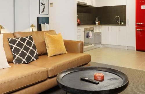 Braddon Apartment | Spacious Studio in a Prime Braddon Location - Hosted by Canstay