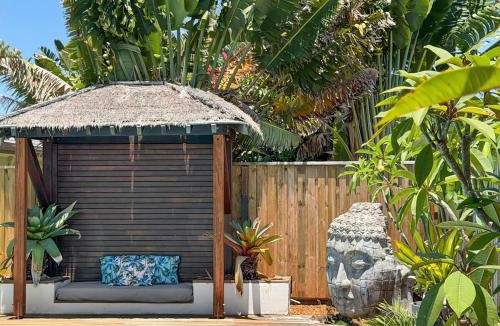 Buddina House | Renovated Beach House with Pool and 2 Min Walk to Sand