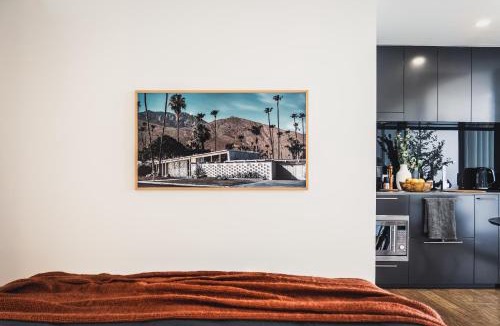Lyneham Apartment | Bright and Cosy Apartment with Luxe Rooftop Pool