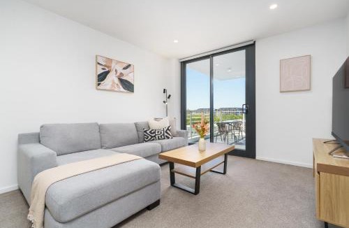 Dickson Apartment | Quiet Modern 1BR with Private Balcony - Hosted by Canstay