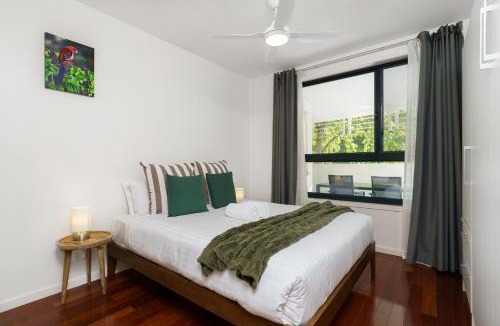 Kingston Apartment | Ground Floor Apartment with Park Views, Kingston - Hosted by Canstay