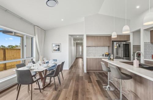 Park Ridge House | Brand new 4BR Family Home in Peaceful Park Ridge