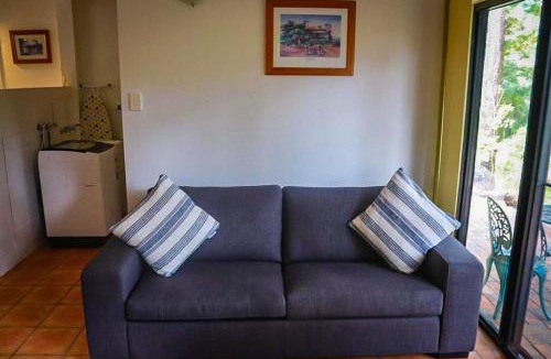 Landsborough Ski Chalet | LAKE VIEW CHALET Australia Zoo close by