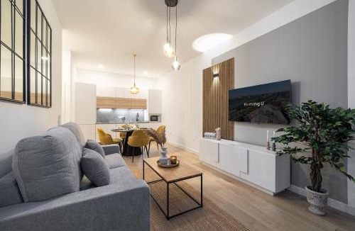 Explanada de la Estacion Apartment | Naranjas y Limones Málaga, by Homing U