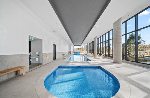 Phillip Apartment | Apartment with Gym and Indoor Pool Access