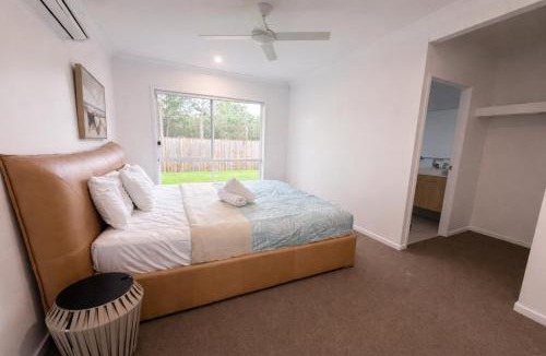 Park Ridge House | Modern 4-Bedroom Family Home in Park Ridge - Parking Included