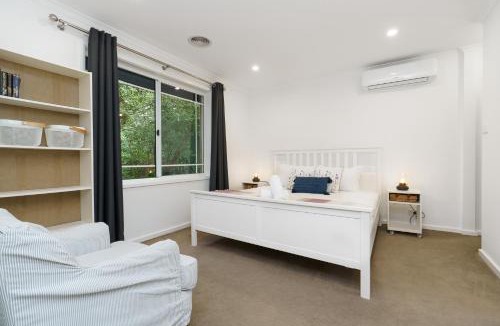 Ngunnawal Apartment | Family-Friendly Home with Yard Near Gungahlin - Hosted by Canstay