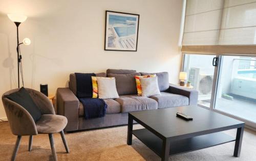 Kingston Apartment | Kingston Foreshore Flat with Garden View - Hosted by Canstay