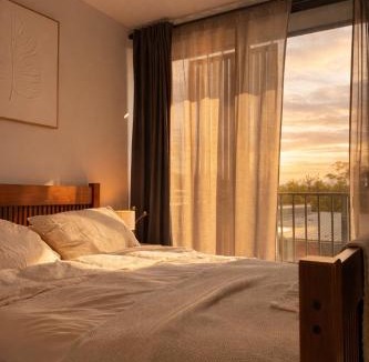 Lyneham Apartment | Modern 2BR 2Bath with Balcony near ANU & City Quiet Stay Free Parking