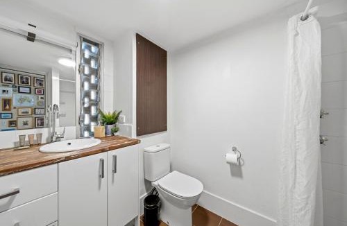 Kingston Apartment | Stylish 2-Bed Apartment Near Kingston Foreshore