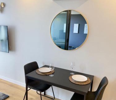 Dickson Apartment | Luxury Sky-High Apartment, Panoramic Views, Walk to Dining & Light Rail, FREE PARKING