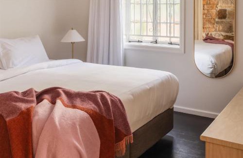 New Farm Apartment | Miss Midgley's - Principals Office 1 King Bed