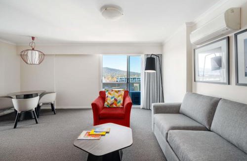 Braddon Apartment | Mantra on Northbourne