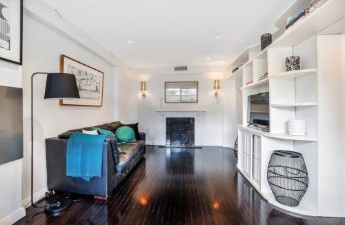 Double Bay Apartment | Henrietta's Gem - Close to cafes, shops and more