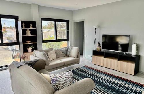 Queanbeyan West Apartment | Quite and large 2 bedroom - Sleeps 6 - 2 bathrooms