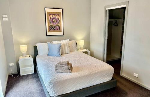 Queanbeyan West Apartment | Quite and large 2 bedroom - Sleeps 6 - 2 bathrooms