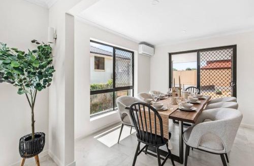 Robertson House | Modern Family Escape in Rochedale Pool and Comfort