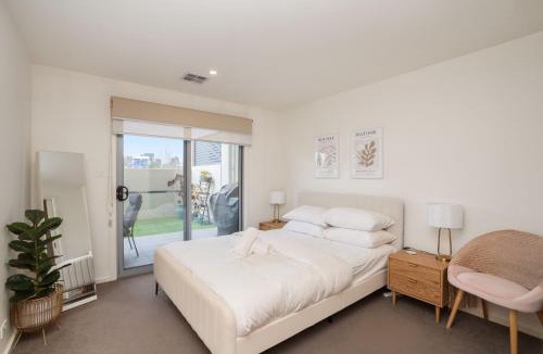 Wright Apartment | Ground Level 1-Bed: Courtyard & Alfresco Dining