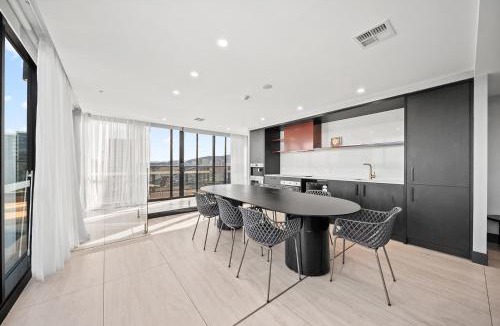 Reid Apartment | Cosy Unit with Secure Parking and Garden Access