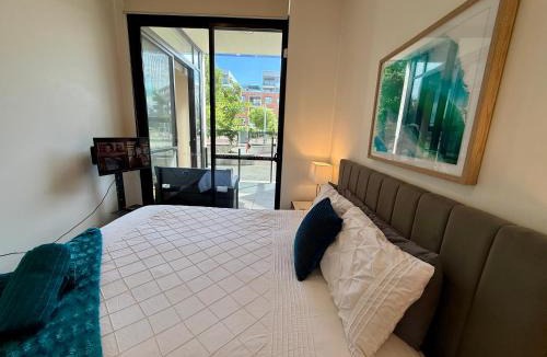 Kingston Apartment | Luxe 2BR Executive Apartment Kingston Pool Parking WiFi BBQ Wine