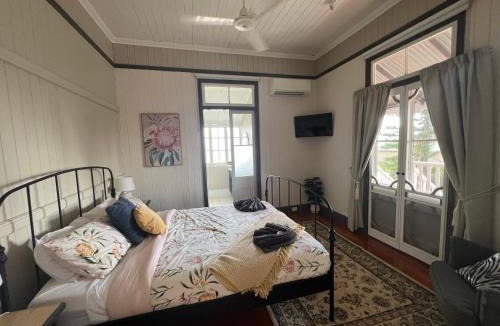 Childers House | Childers Charmer with Aircon, WIFI & modern luxuries