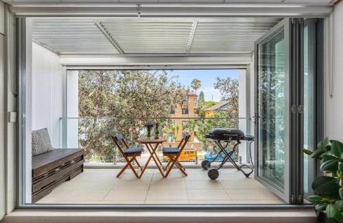 Bondi Beach Apartment | Drews Bondi Beach Pad Music Inspired