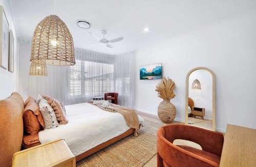 Innes Park House | Cinema Pool Pets 4b2b Bargara Headlands