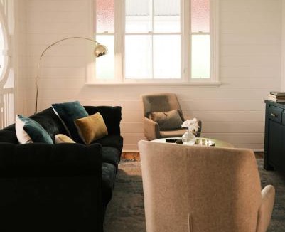 Booval House | Urban Getaway Colonial 6 beds 2 bath aircon pet family