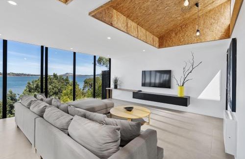 Penna House | Stylish Home with Outdoor Area & Spectacular Views