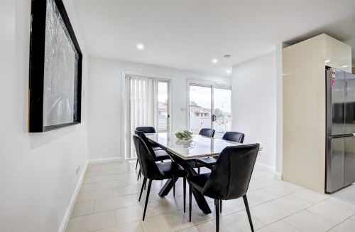 Gungahlin House | Lakeview Family Retreat Canberra- cozy townhouse