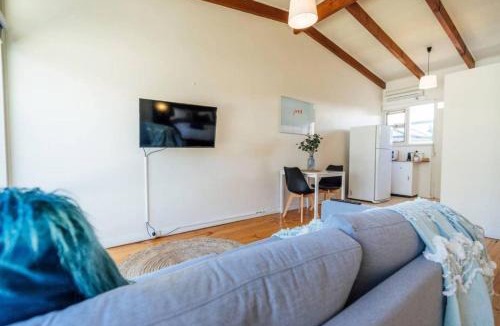 Glenelg Apartment | 3 minutes from Glenelg Beach