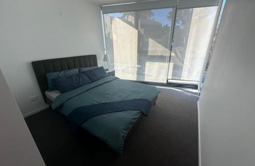 Reid Apartment | Prime CBD 3BR 2 free parking apartment next to canberra centre