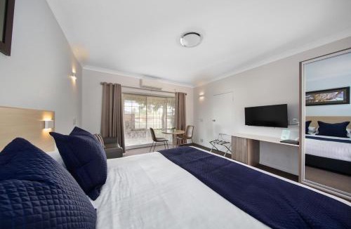 Queanbeyan West Hotel | Hamilton's Queanbeyan Motel