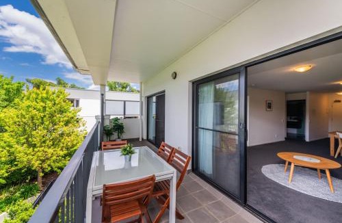 Griffith Apartment | Century 44