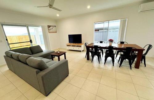 Park Ridge House | Brand New Fantastic Luxury 5 bedroom Home