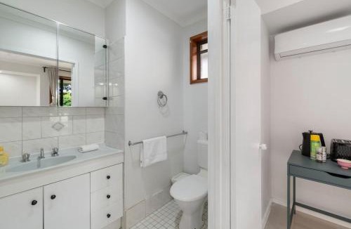 Robertson Apartment | Budget 1Bed Studio Near Top Malls and Transit