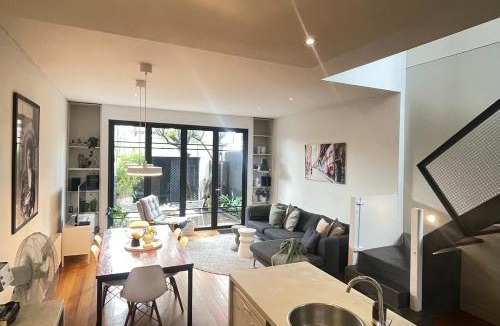 Richmond House | TWO FIVE ZERO RICHMOND four bedroom cityviews lockup garage