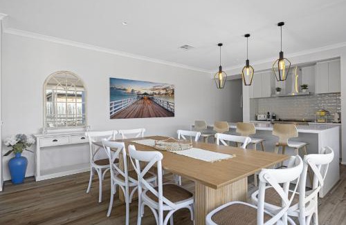 Capel Sound House | Summerhouse 5min walk to the beach 7min drive to Hot Springs
