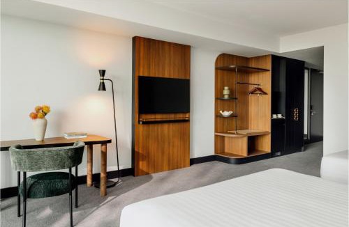 Mawson Lakes Hotel | Crowne Plaza Adelaide Mawson Lakes by IHG