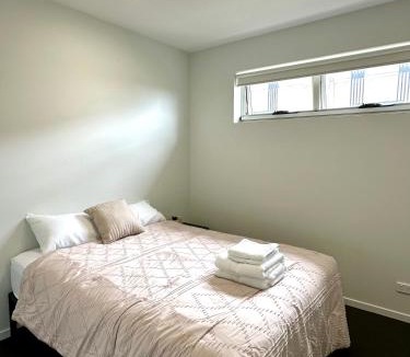 Upper Mount Gravatt Apartment | 2 Bedroom aparment with Views and parking in Garden City