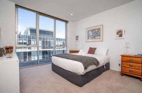 Capital Hill Apartment | Modern 3BR Home 5 mins away from Parliament House - Hosted by Canstay