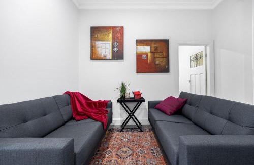 Ballarat House | Stylish Home 5min drive to Sovereign Hill & Lake Wendouree