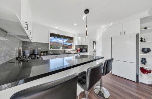 Tullamarine Villa | Melbourne Airport Pet friendly Guest House