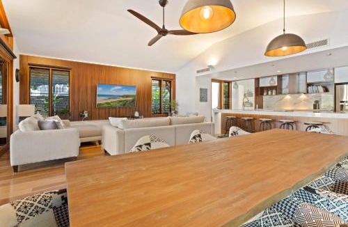 Airlie Beach House | 23 The Cove - Whitsunday Waterfront Living