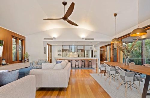 Airlie Beach House | 23 The Cove - Whitsunday Waterfront Living