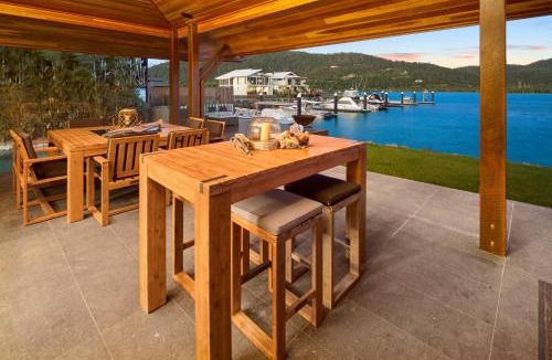 Airlie Beach House | 23 The Cove - Whitsunday Waterfront Living